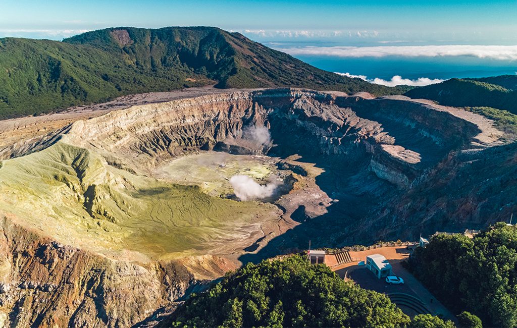 Volcán Poás y paisajes montañosos de Costa Rica