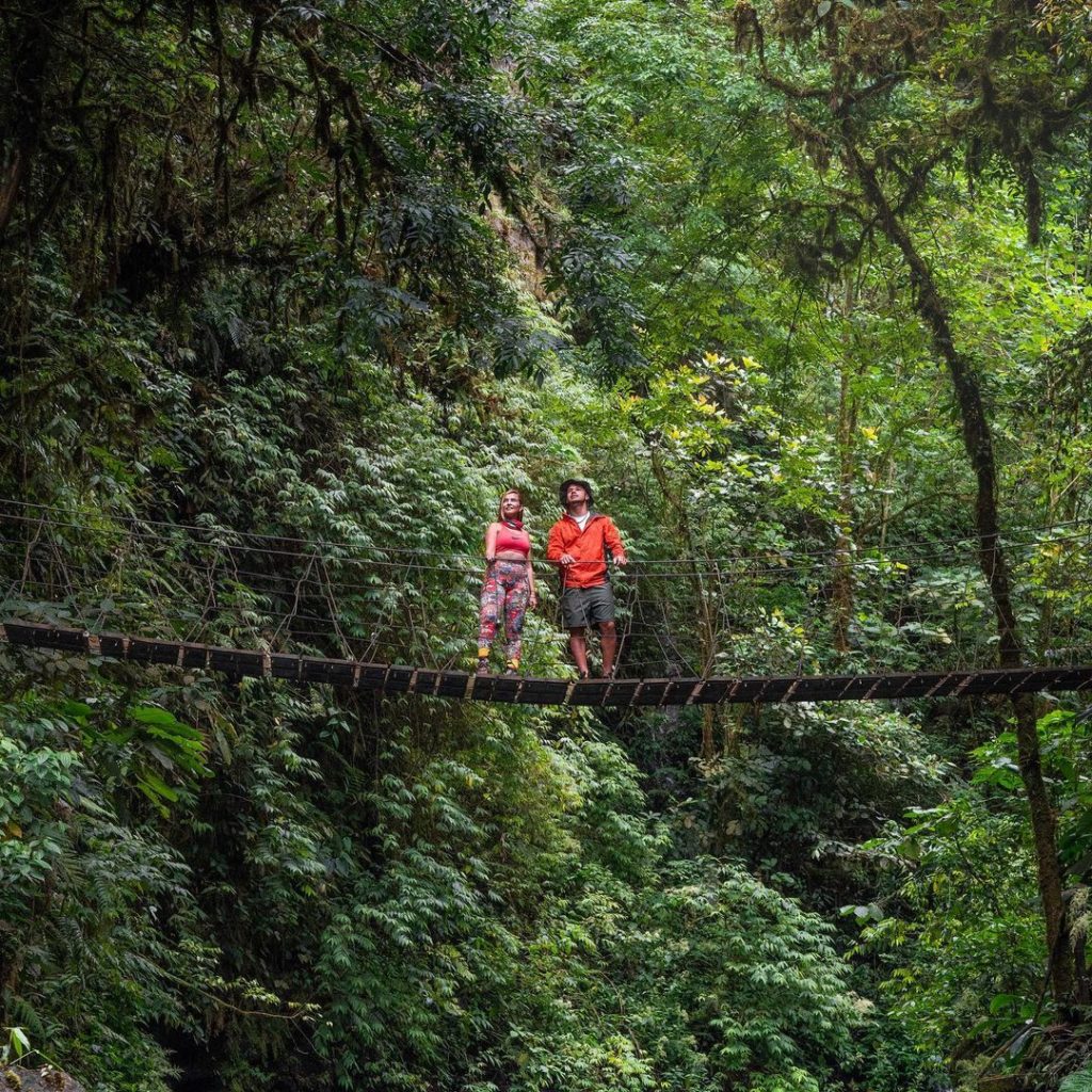Senderismo en Catarata El Tigre con puentes colgantes