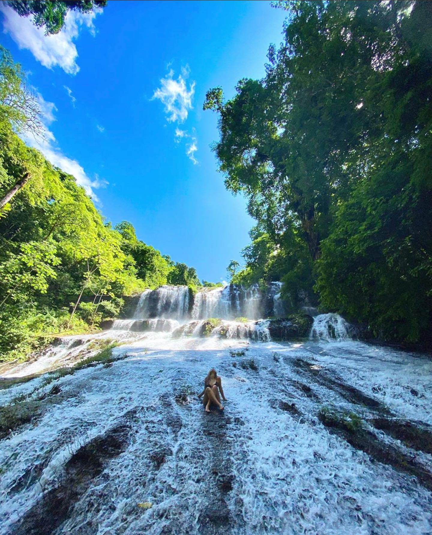 Catarata El Rey en Puriscal, Costa Rica, majestuosa caída de agua en la selva