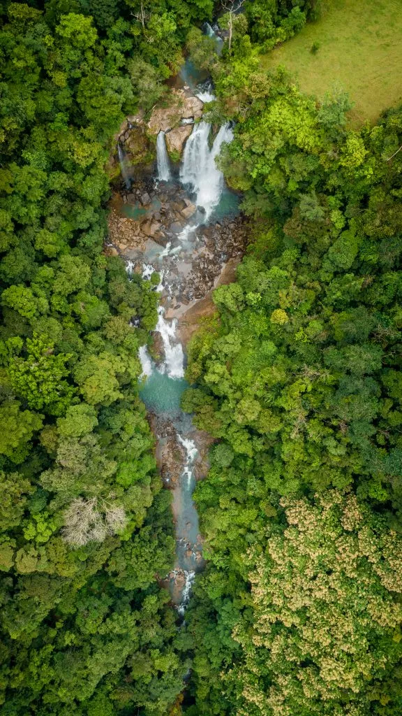 Catarata-Nauyaca-1-1-576x1024.jpg.webp