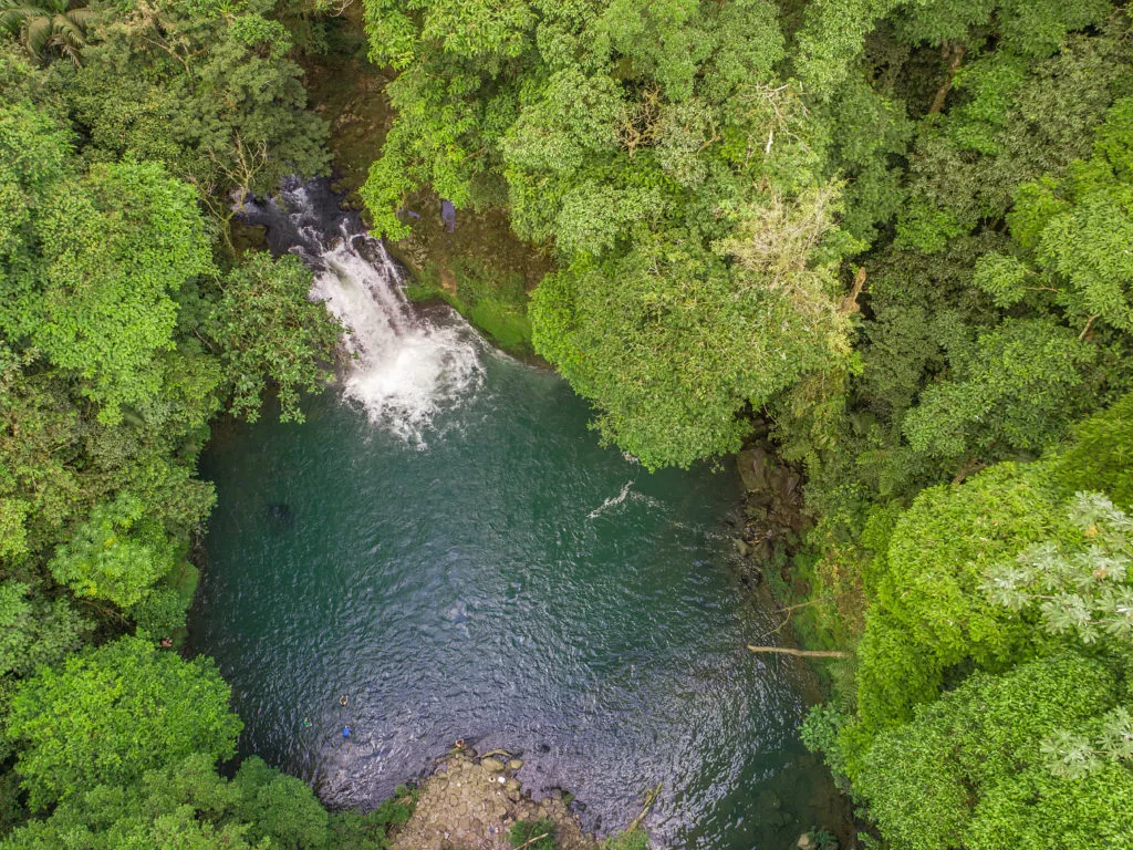Cenital-Catarata-Pozo-Azul-Sarapiqui-1024x768.jpg.webp