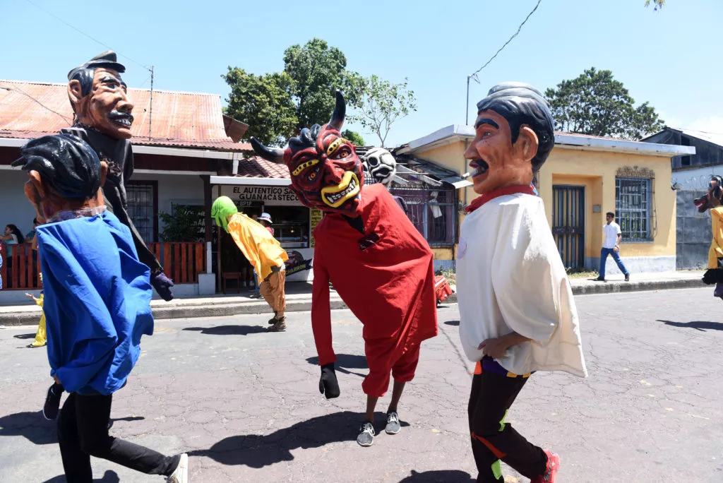 Mascarada-Tope-de-Toros-Liberia-1024x684.jpg.webp