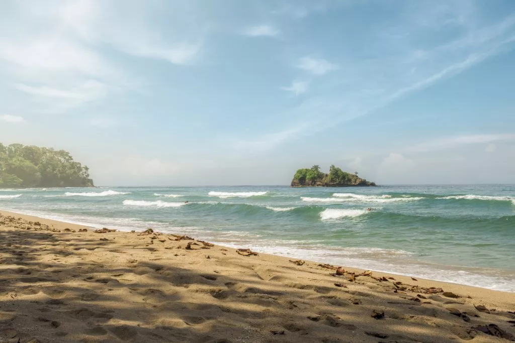 Playa-Cocles-Limon-1024x683.jpg.webp