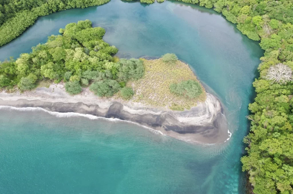 Playa-Iguanita-Que-Buen-Lugar-1024x679.png.webp