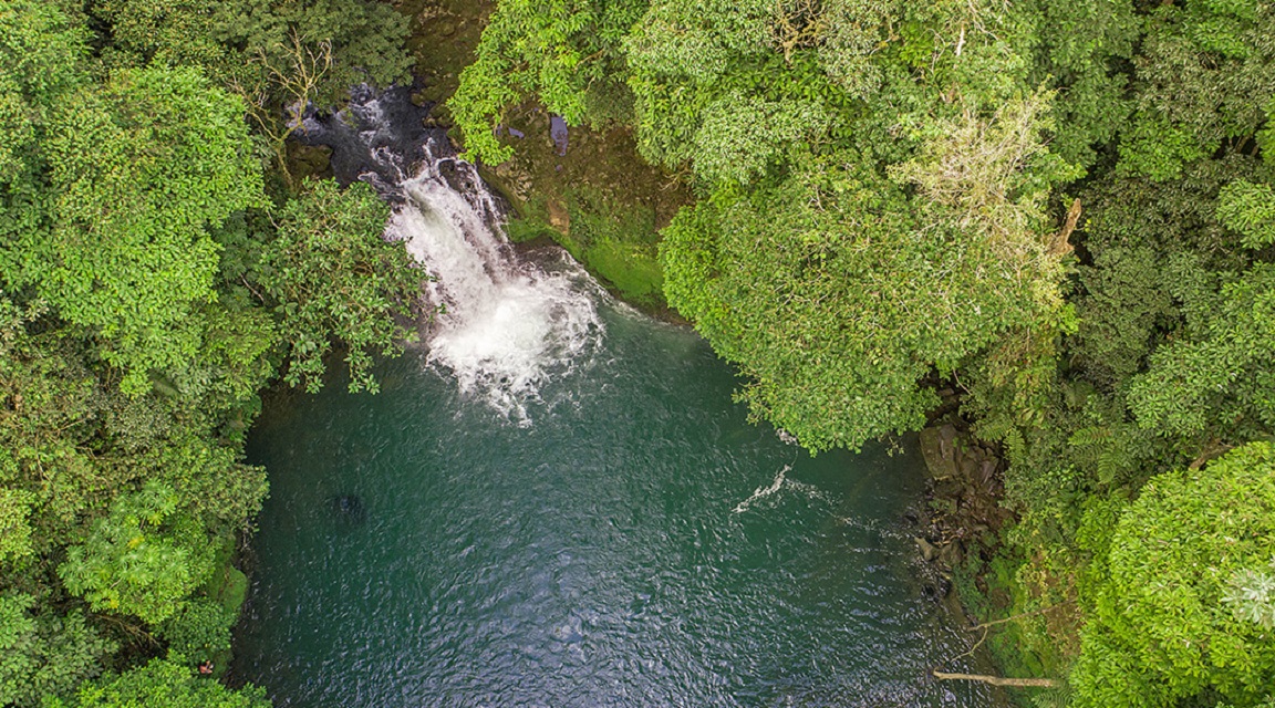 Poza Escondida en Sarapiquí, Costa Rica, intimidad en el bosque lluvioso
