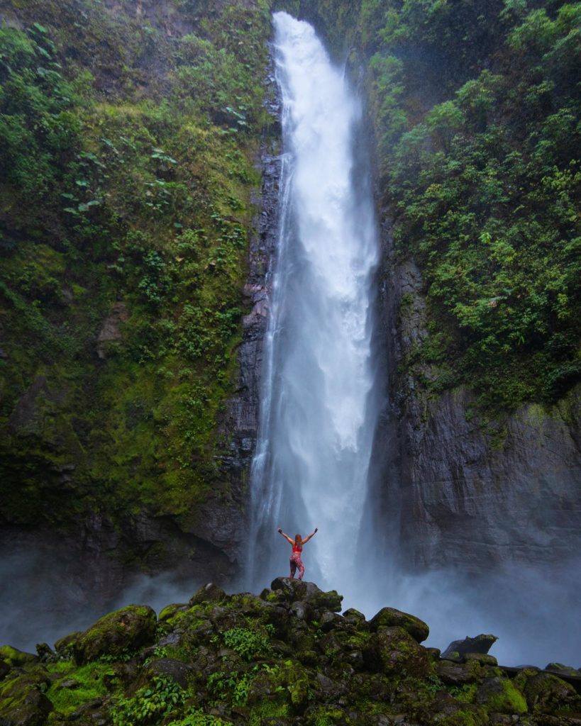 Aventura en la Catarata San Fernando, Costa Rica - senderismo y naturaleza