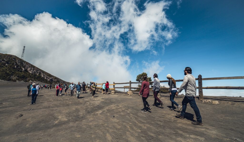 Vista aérea de los cráteres del Volcán Irazú