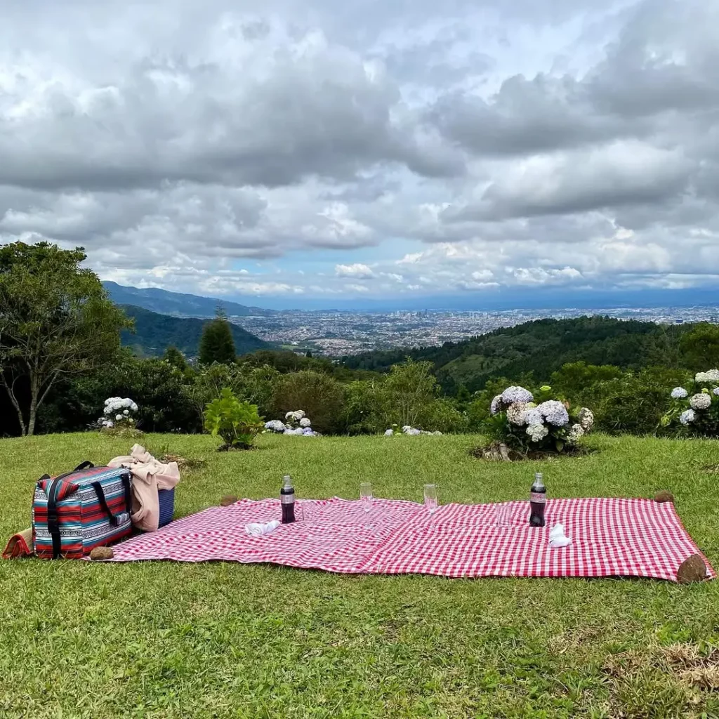 Sendero ecológico en Finca La Cayetana Cartago