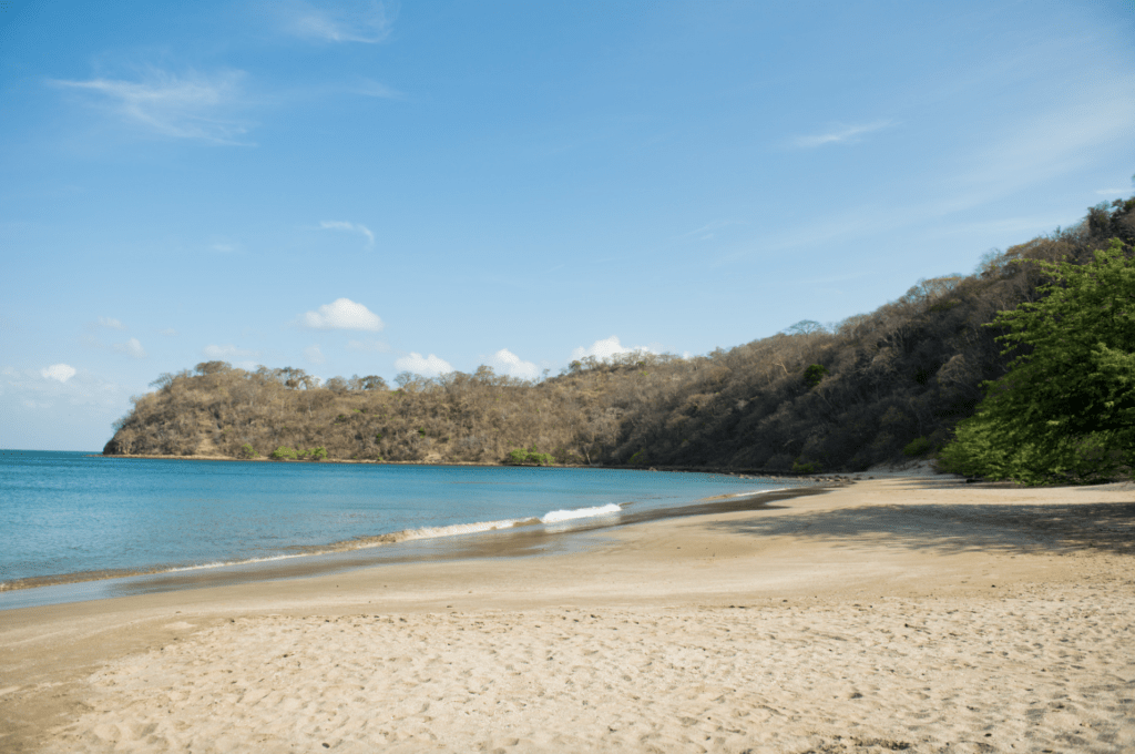 Pasarela de madera accesible en Playa Junquillal