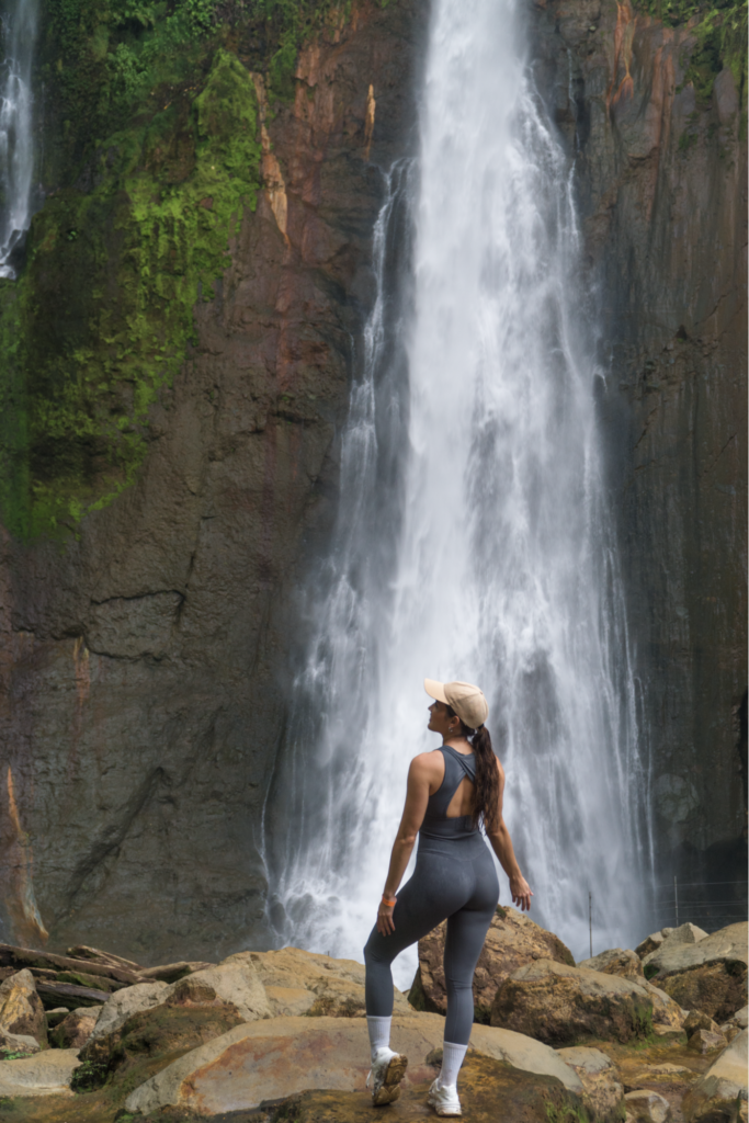 Catarata del Toro: Descubre la Cascada Más Impresionante de Bajos del Toro, Costa Rica | Paseos Costa Rica
