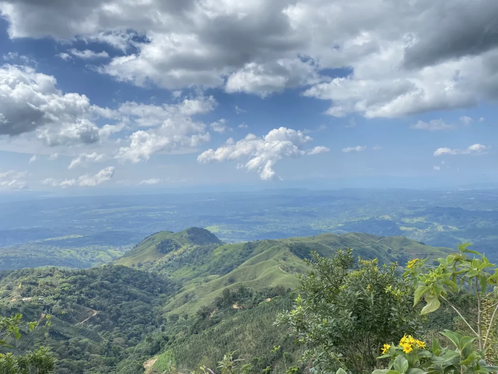 Vistas al Océano Pacífico desde Cerro Tinajitas