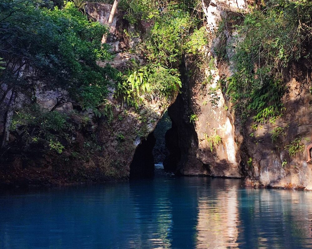 Poza Los Coyotes Costa Rica: Descubre la Joya Turquesa de Guanacaste