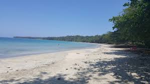 Playa Blanca en Parque Nacional Cahuita: arena blanca y selva tropical