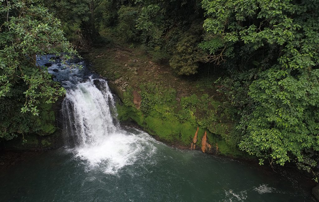 Catarata Pozo Azul en Sarapiquí | Belleza Natural y Aventura en Costa Rica